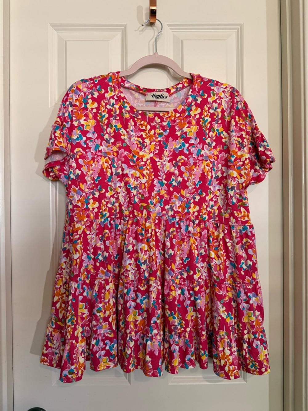 NWOT Haptics Women's Pink Floral Short Sleeve Tiered Tee